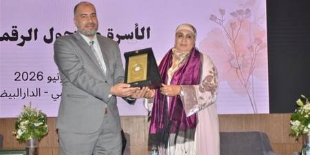 فوز الدكتور هاني محمود بحقوق عين شمس بجائزة «الأسرة والتحول الرقمي» لعام 2026