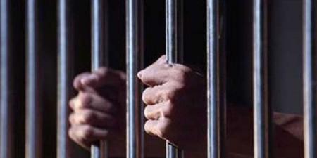 حبس موظف وابنته بتهمة قتل سائق طعنًا إثر خلافات على زواج عرفي