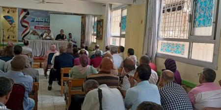 وكيل "تعليم الغربية" يجتمع بمركز توزيع الأسئلة