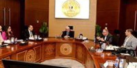 نائب رئيس الوزراء يتابع مستجدات تنفيذ المشروع القومي لتطوير صناعة الغزل والنسيج