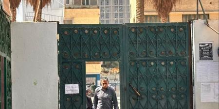 قبل انطلاق الماراثون.. وكيل "تعليم الجيزة" يتفقد استعدادات لجان الثانوية العامة