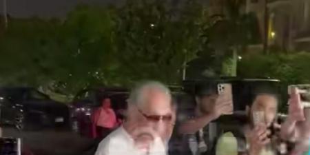 هند عاكف ومحمد داوود ولقاء سويدان.. نجوم الفن يؤدون واجب العزاء في محمد مرزبان