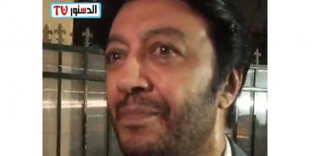الفنان سامح يسرى يشارك فى عزاء محمد مرزبان ويودعه بكلمات مؤثرة (فيديو)
