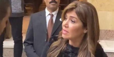 الفنانة لقاء سويدان تنعي محمد مرزبان بكلمات مؤثرة خلال مشاركتها في عزاءه (فيديو)