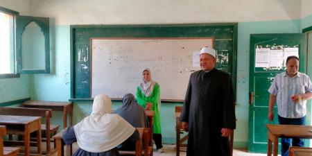 رئيس منطقة القليوبية الأزهرية يتابع انتظام الامتحانات بالقناطر الخيرية