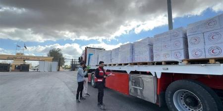 الهلال الأحمر المصري يدفع بأكثر من 3 آلاف طن من المساعدات لدعم الفلسطينيين