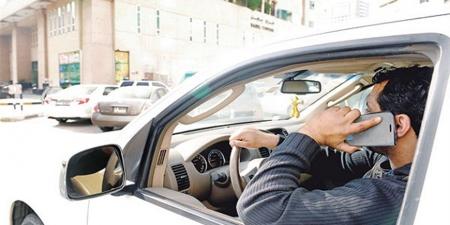 طبيب يحذر: الاستخدام المتواصل للهاتف قد يسبب تغيرات في العمود الفقري والتنفس