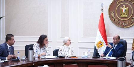 وزير العمل يتفق مع برنامج الأغذية العالمي على خطة تدريب وتشغيل الشباب