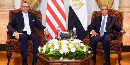 وزير الخارجية يبحث مع كبير مستشاري الرئيس الأمريكي للشئون العربية والأفريقية التطورات الإقليمية