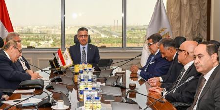 وزير التموين يبحث مع شركة "إي فاينانس" التعاون في تنفيذ مشروع "كاري أون"