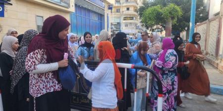 لجان التفتيش تكثف عملها لمنع دخول هواتف أو ساعات ذكية للجان "الثانوية" بمطروح