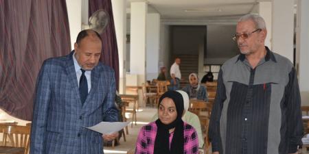 نائب رئيس جامعة الأزهر يتفقد امتحانات كلية البنات الإسلامية بأسيوط (صور)