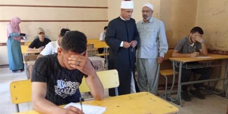 رئيس منطقة المنوفية الأزهرية يتفقد لجنة بنين الشهداء بختام الأسبوع الثالث لامتحانات الثانوية