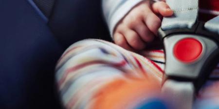 بعد وفاة طفل داخل سيارة والده.. ما هي متلازمة الطفل المنسي؟ طبيب نفسي يوضح