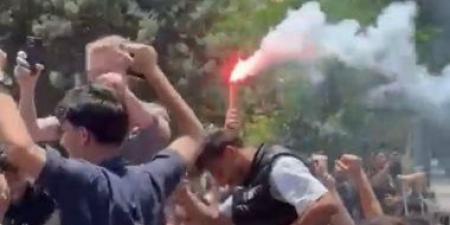 الطلاب فى لبنان يحتفلون بإلغاء امتحانات الثانوية العامة.. فيديو