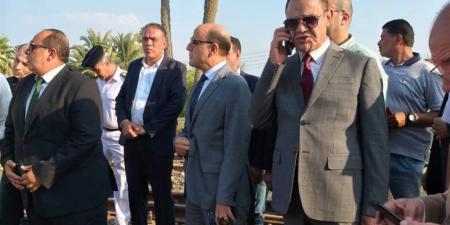 محافظ الغربية يتفقد موقع خروج عدد من عربات قطار "القاهرة - الإسكندرية" بكفر الزيات ​