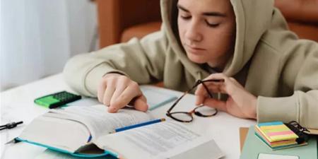 الليلة الأخيرة قبل امتحان اللغة العربية.. 10 أخطاء يجب أن يتجنبها طلاب الثانوية العامة