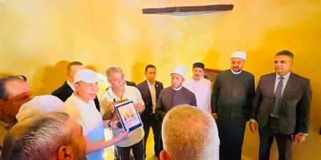 “جابر بغدادي” يزور أضرحة الصحابة بالبهنسا برفقه وزير الأوقاف ويؤكد: المنطقة هى البقيع الثاني