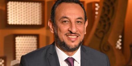 «بلاش تقارن».. رمضان عبدالمعز يحسم جدل الأم والزوجة ويكشف سر استقرار الأسرة