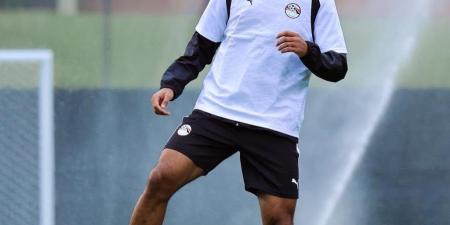 حسام عبد المجيد يظهر بالواقي الطبي فى تدريبات المنتخب الجماعية.. صور