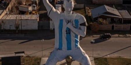 تمثال لـ ميسى يزن 70 طنا يظهر فى الأرجنتين وسط حماس كأس العالم