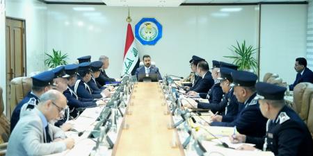 رئيس وزراء العراق يتعهد بمواصلة حملة مكافحة الفساد ويشيد بدور "الداخلية"