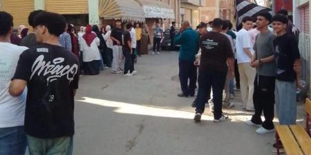 انتظام دخول طلاب الثانوية العامة بالبحيرة لأداء امتحان اللغة الأجنبية الثانية