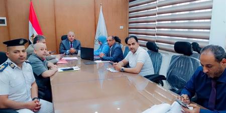 مدير تعليم الفيوم يتابع امتحان اللغة الأجنبية الأولى من غرفة العمليات