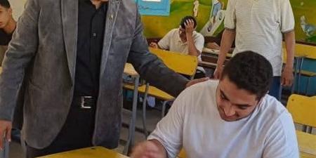 أجواء هادئة أمام لجان الثانوية العامة.. طلاب 2026 يتوافدون على لجان امتحان اللغة الإنجليزية