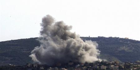 غارة إسرائيلية تودي بحياة فلسطينيين وسط مدينة غزة