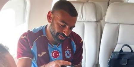 قمصان طرابزون سبور تغزو المحلات في مصر بعد صفقة محمد صلاح.. فيديو