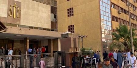 عاجل| ضبطها مع رجلين في المنزل.. عامل يقتل زوجته واثنين آخرين في سوهاج
