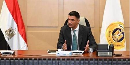 وزير الصناعة يعلن مراجعة الحوافز التمويلية وإطلاق منصة لتشبيك المصانع خلال أغسطس