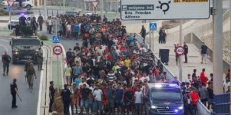 المغرب يوقف مئات المهاجرين الغير نظاميين قرب المعبر الحدودى مع إسبانيا
