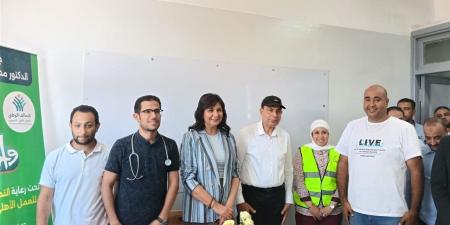 "إيد واحدة" تطرق أبواب الأسر الأولى بالرعاية في المنيا.. آلاف المستفيدين من القافلة الشاملة