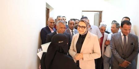 محافظ الوادي الجديد تتابع تجهيزات مكتب توثيق بلاط النموذجي