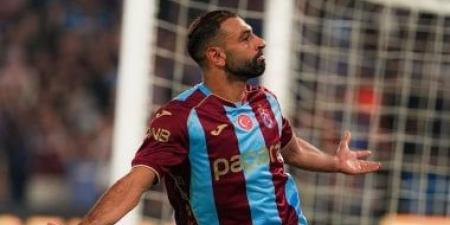 محمد صلاح يحتفل مع جماهير طرابزون بالفوز الأول في الدوري التركي.. فيديو