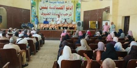 وكيل "تعليم أسوان" يجتمع بمديري المدارس والمراحل بإدارة إدفو التعليمية