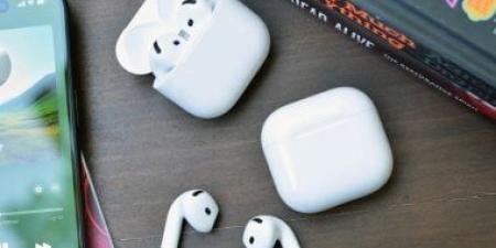 أبل قد تكشف عن طرازين من سماعات "AirPods 5" الشهر المقبل