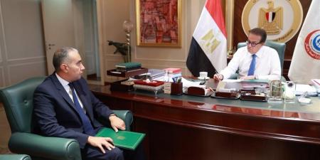 وزير الصحة يبحث مع سفير مصر لدى أوغندا تعزيز سبل التعاون في القطاع الصحي بين البلدين