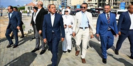رئيس الوزراء يتفقد مشروع تطوير كورنيش الإسكندرية