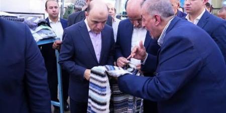 وزير العمل ومحافظ الغربية يتفقدان "العربية للنسيج والنوفيتيه" و"تريكو الصياد"