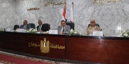 محافظ سوهاج يتابع مشروعات «حياة كريمة» والمستشفيات المركزية.. ويوجه بتسريع معدلات التنفيذ