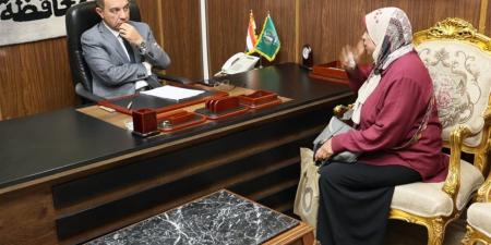 محافظ المنوفية: صرف مساعدات مالية لحالات إنسانية و4 كراسي متحركة لذوي الهمم