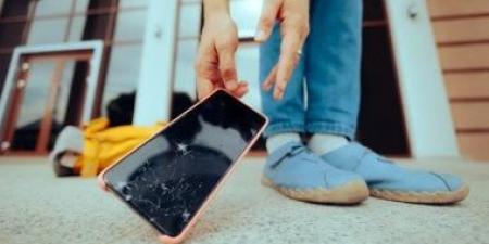 طريقة عمل «سكرين» الموبايل؟ هل تحميه فعلا وهل تؤثر على اللمس؟