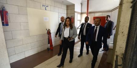 وزيرة التنمية المحلية تتفقد فرع القاهرة الكبرى لجهاز شئون البيئة