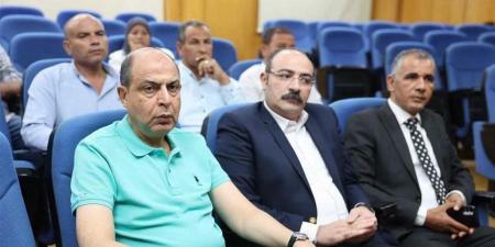 محافظ المنيا يستعرض مقترحًا لمشروع تنظيم أوضاع مركبات التوك توك