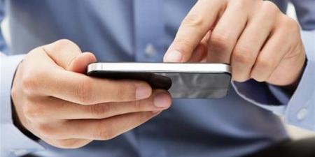 قراءة رسائل شخص آخر دون إذنه.. ما الحكم الشرعي؟