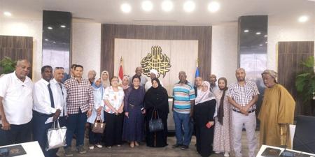 نائب وزير الصحة تبحث مع محافظ أسوان سبل دعم الملف السكاني