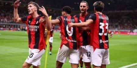 ميلان يتخطى فينيسيا بثنائية ويتصدر الدوري الإيطالي.. فيديو